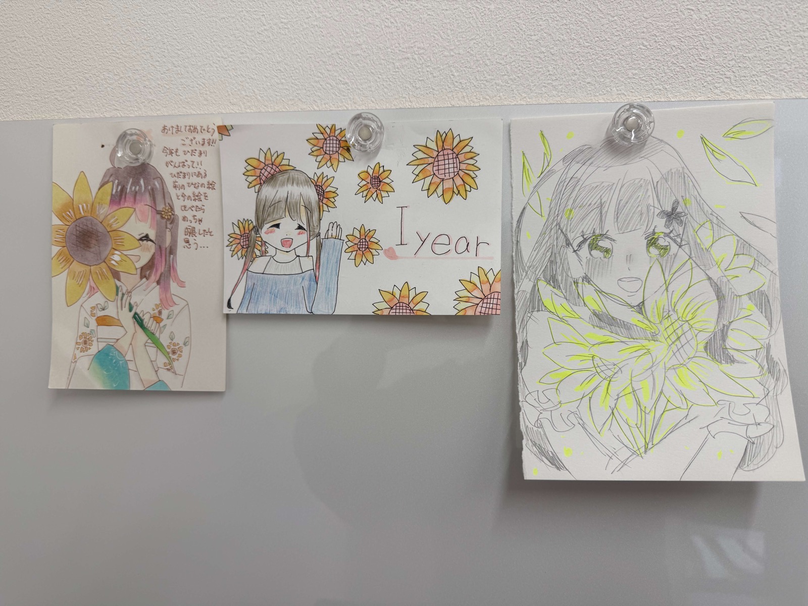 院内に飾られた手描きの似顔絵イラスト